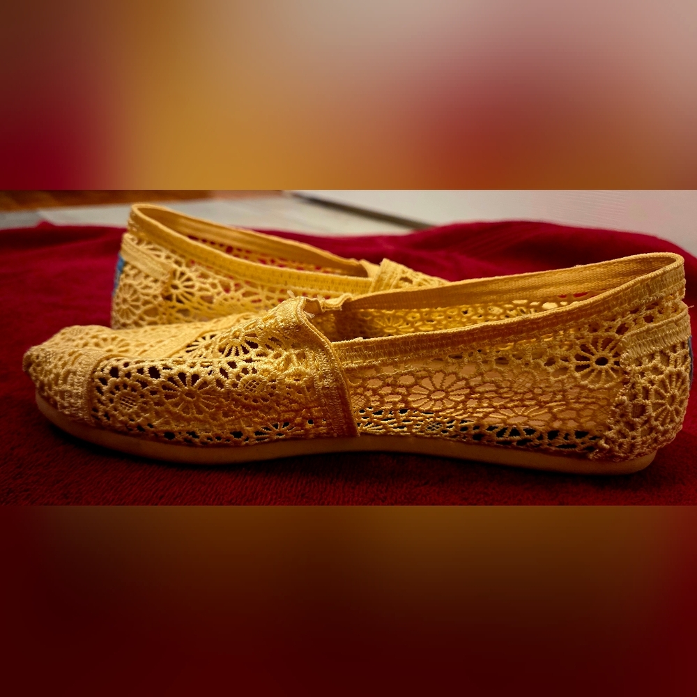 Toms Women's Lace Crochet Slip-On Flats in Cream - Picture 4 of 6